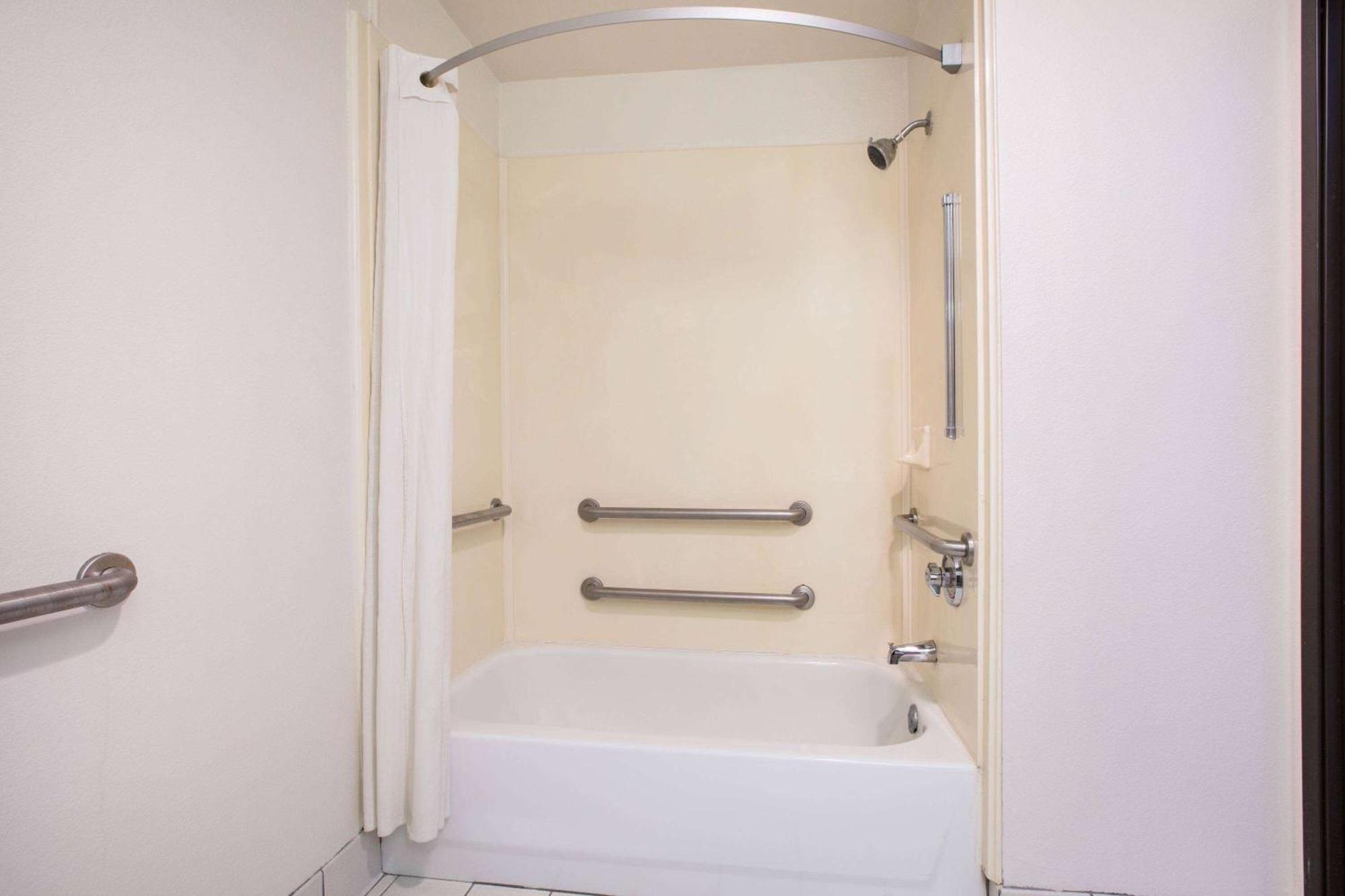 Super 8 By Wyndham Garland North Dallas Area Ngoại thất bức ảnh