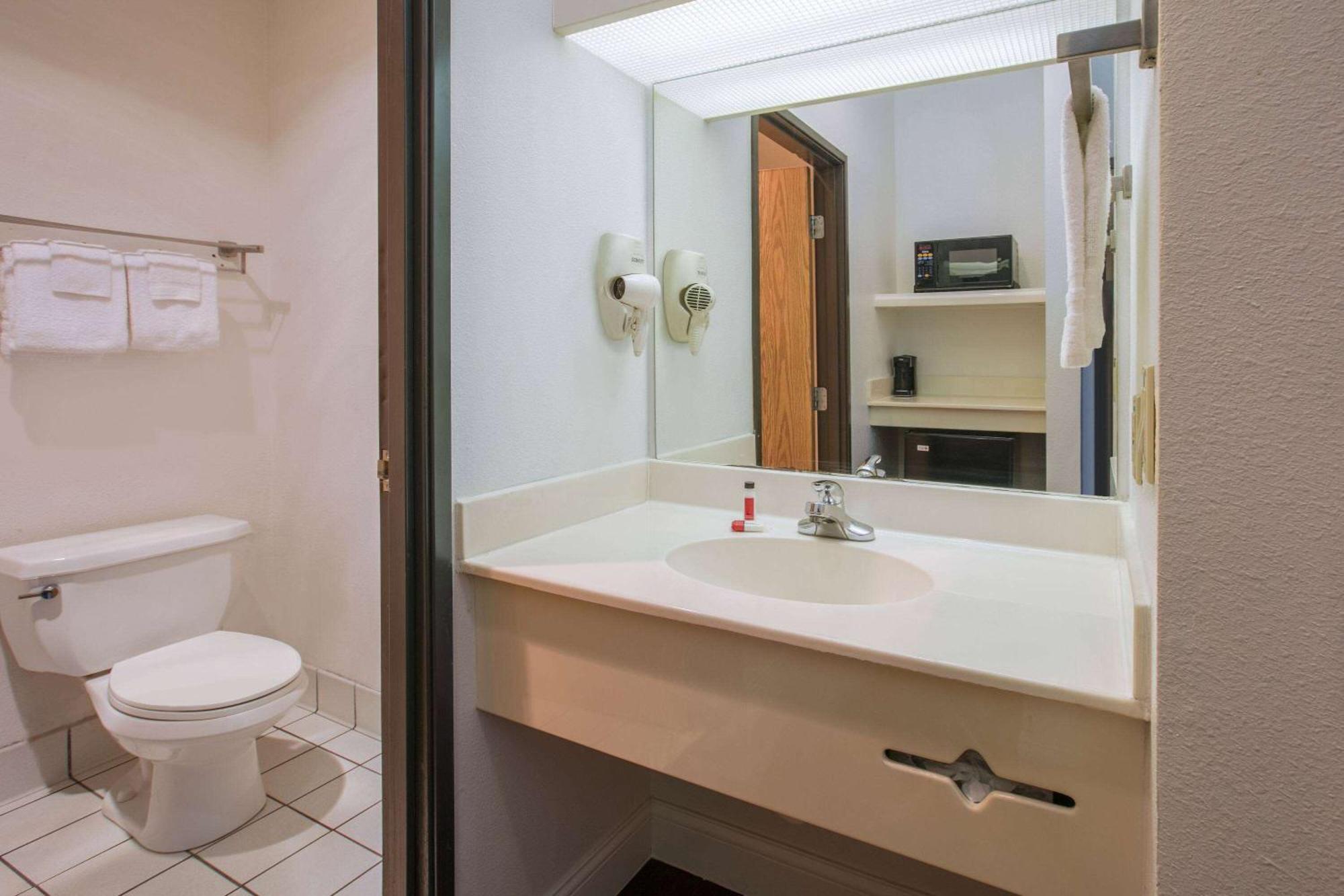 Super 8 By Wyndham Garland North Dallas Area Ngoại thất bức ảnh