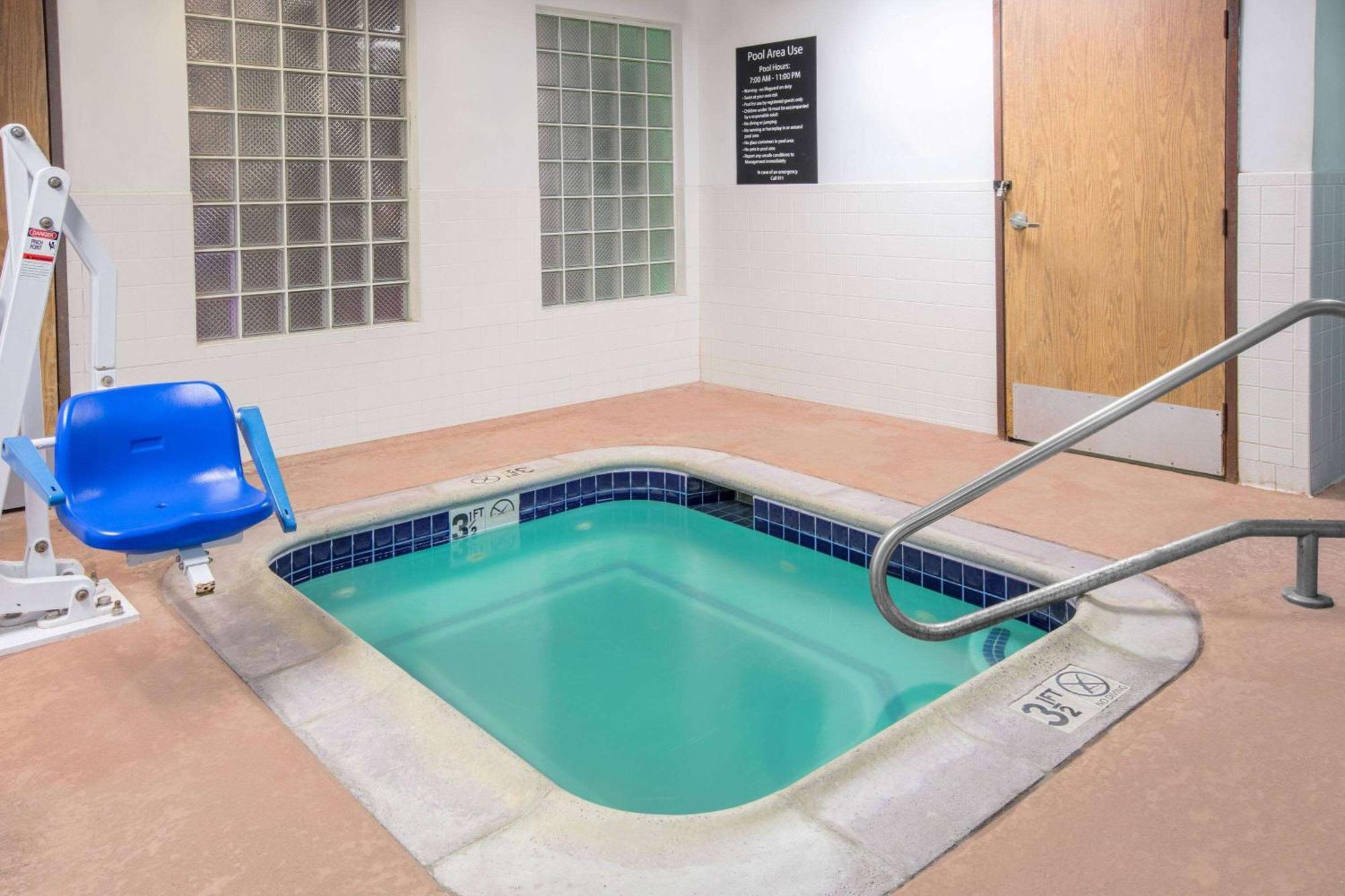 Super 8 By Wyndham Garland North Dallas Area Ngoại thất bức ảnh