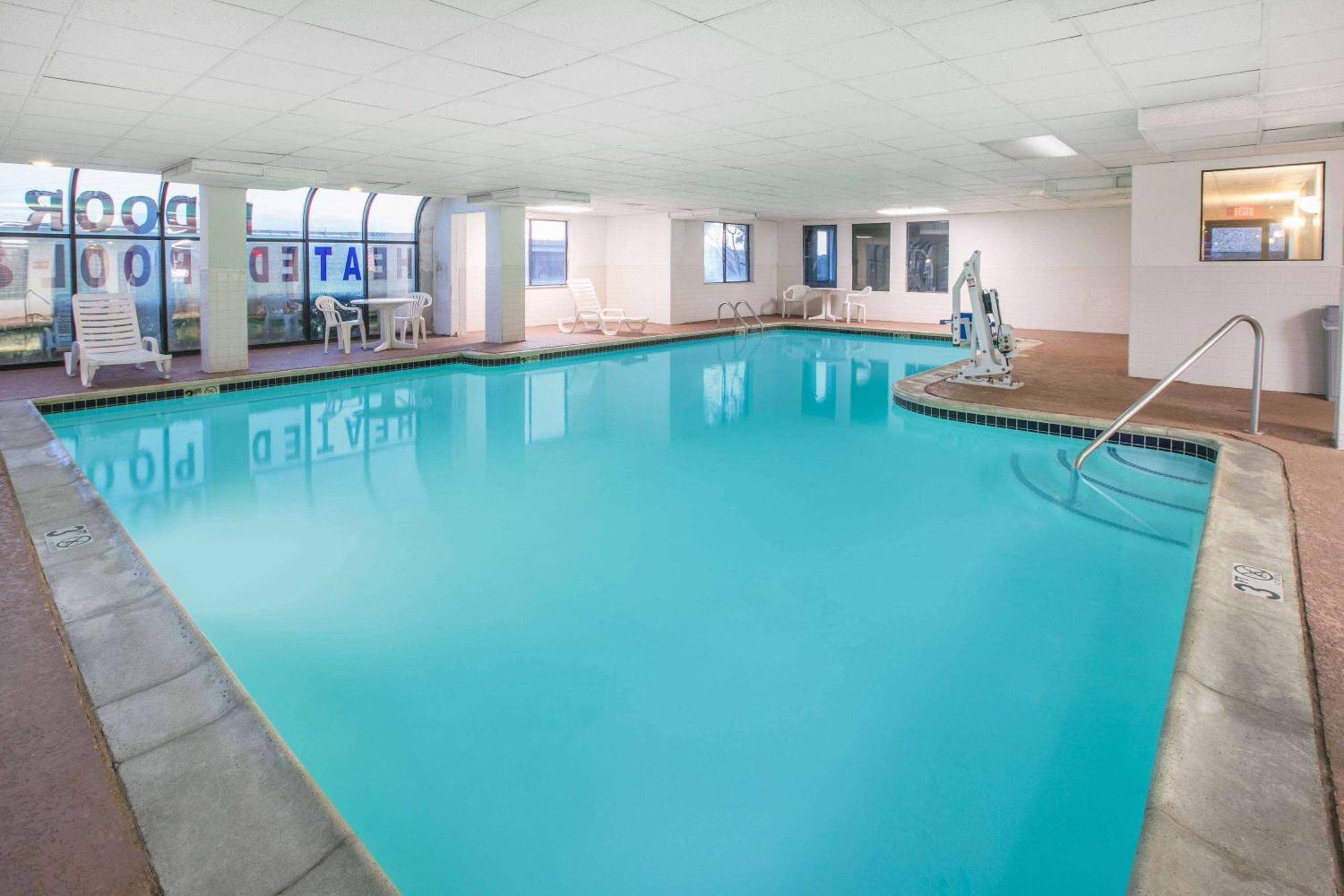 Super 8 By Wyndham Garland North Dallas Area Ngoại thất bức ảnh