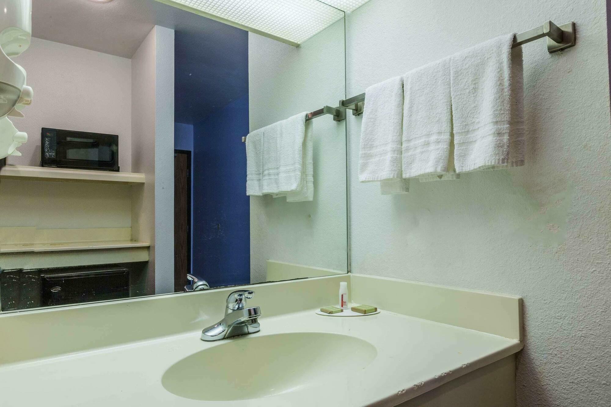 Super 8 By Wyndham Garland North Dallas Area Ngoại thất bức ảnh